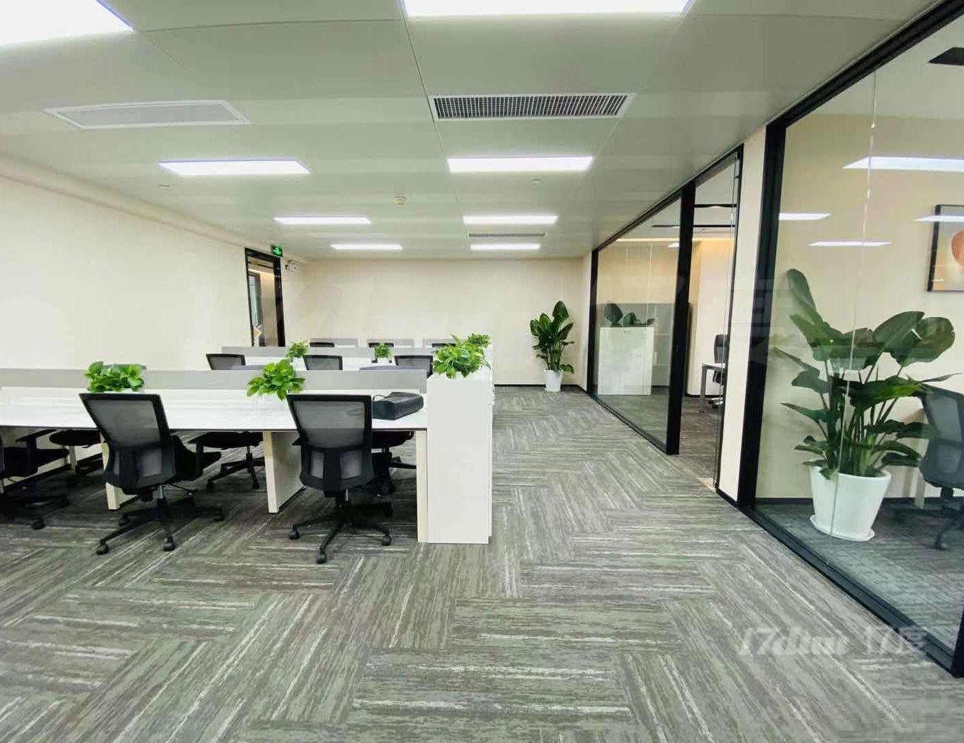 2号线南京东路地铁站，华盛大厦精装修带家具，拎包入住