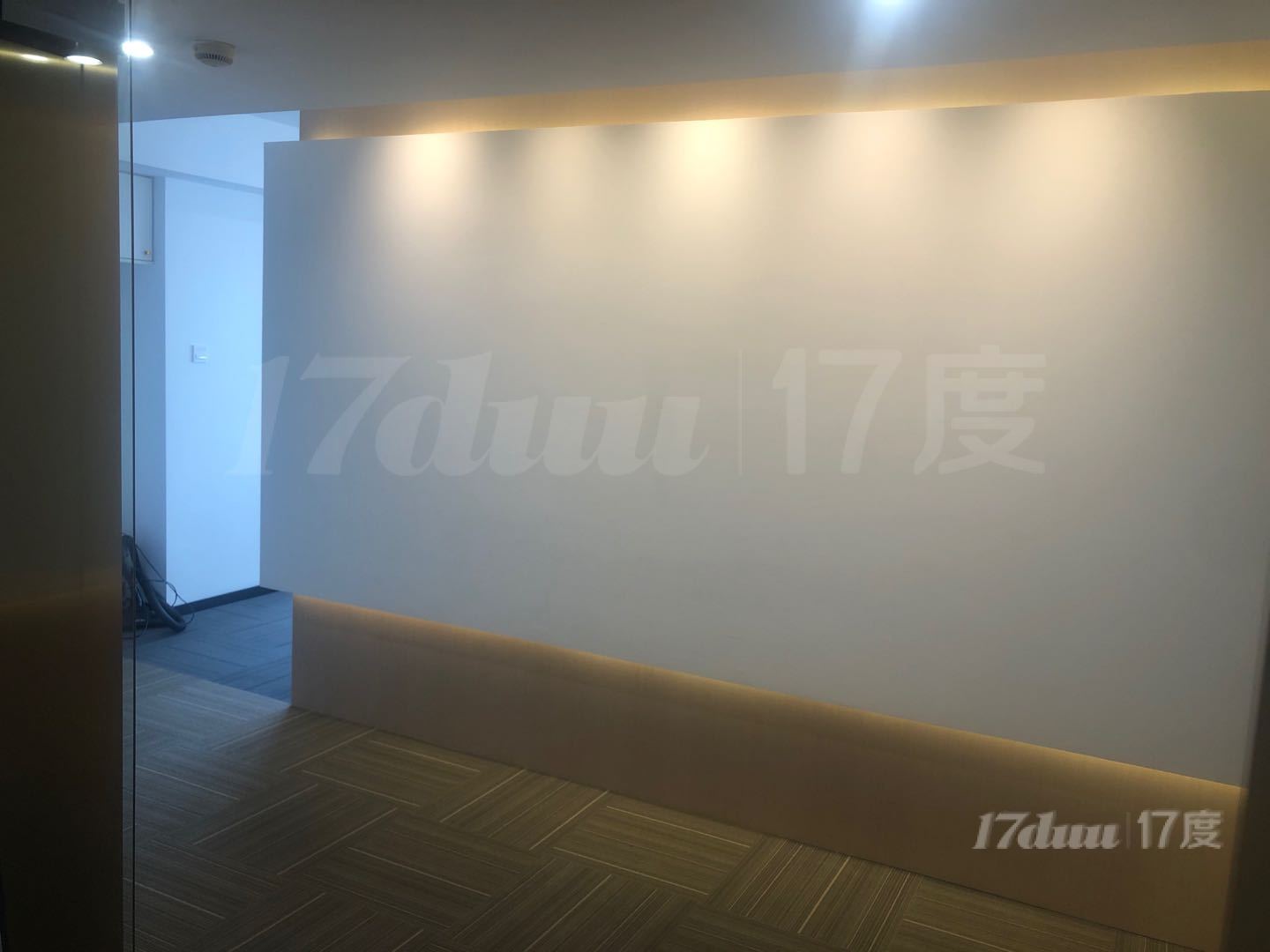 13号线真北路站/2个月免租期/精装修全新家具/采光良好