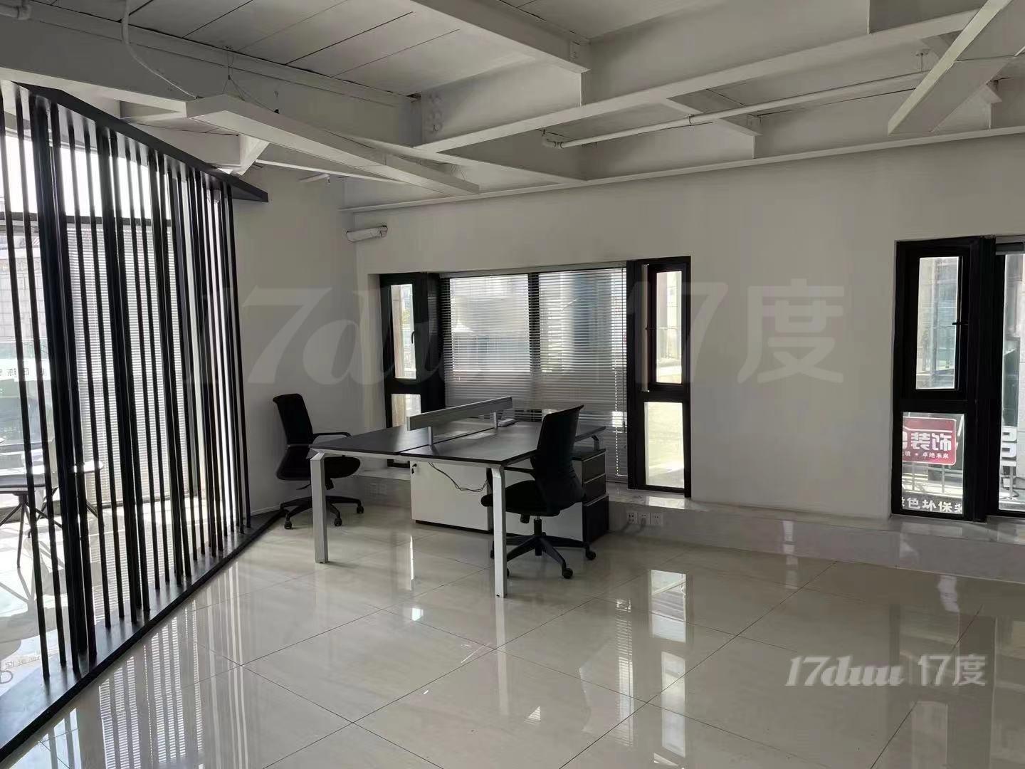 祥腾财富广场，双层LOFT，精装全配400平，地铁