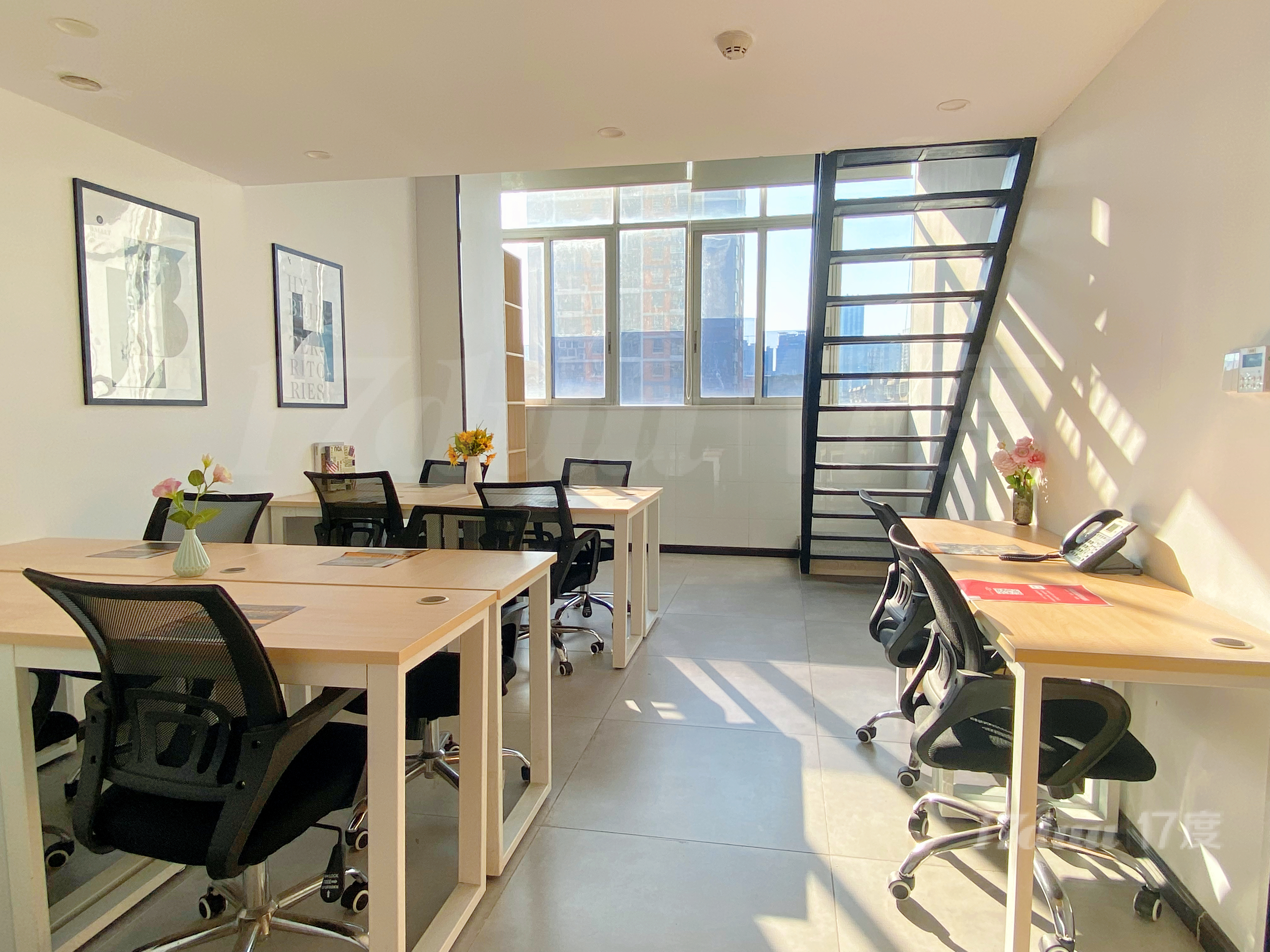 创富港联合办公室以完善的办公设备与优质的办公环境为依托