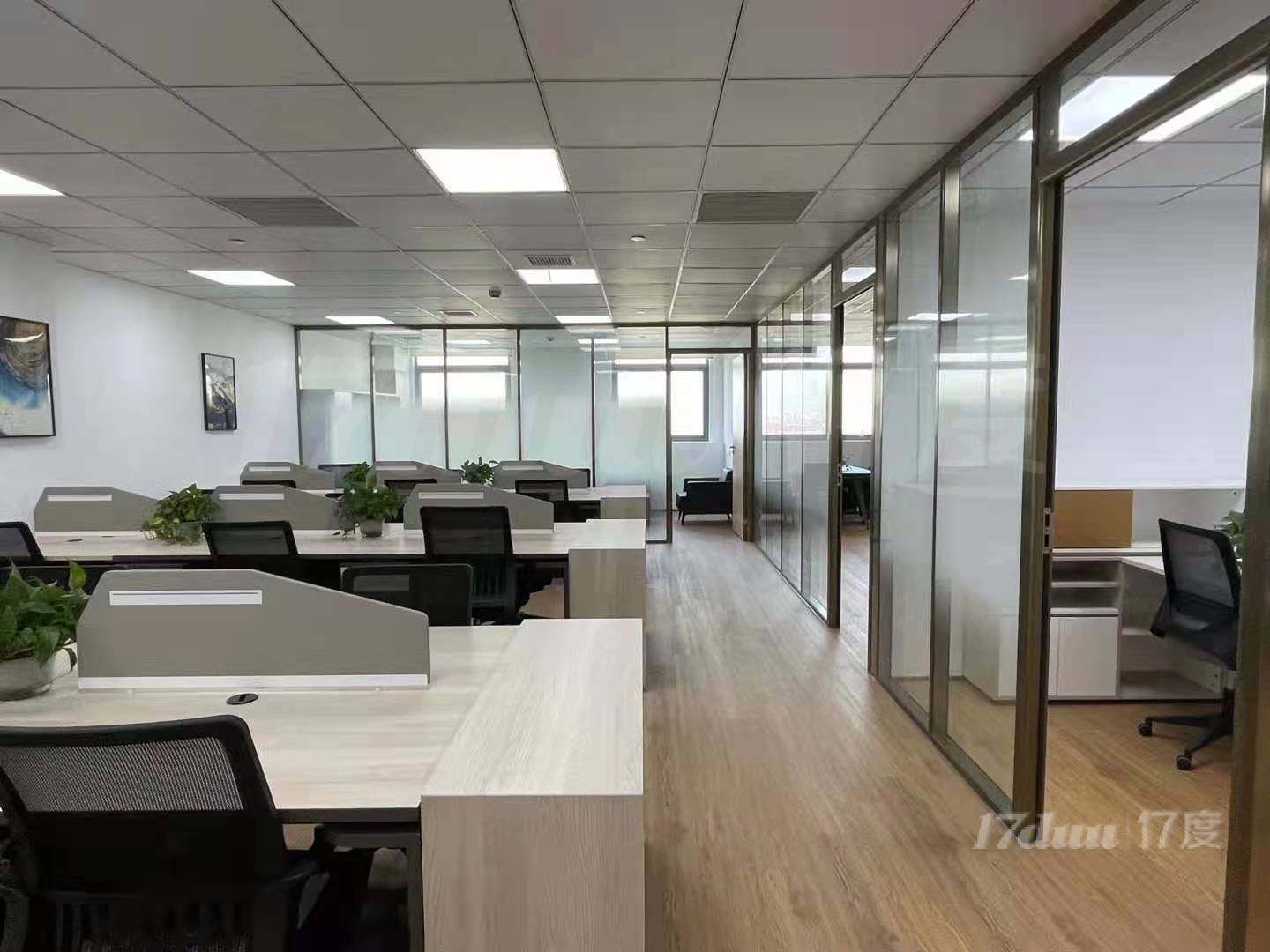 行业不限！24小时空调带上下水！高区朝东看江景！临近外滩??！