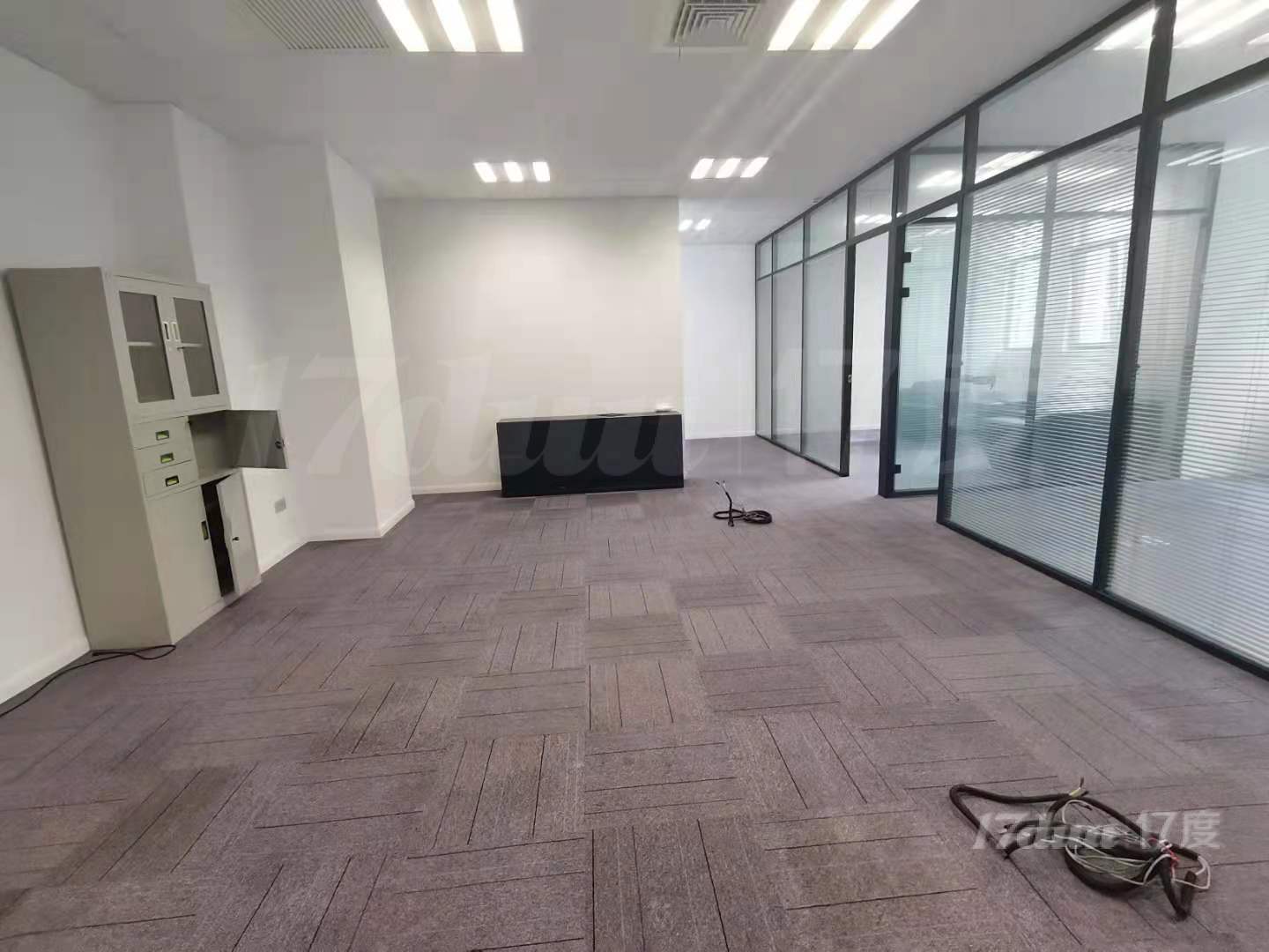 三门路地铁站精装带家具独立空调！疫情特价！地铁近！随时看房！
