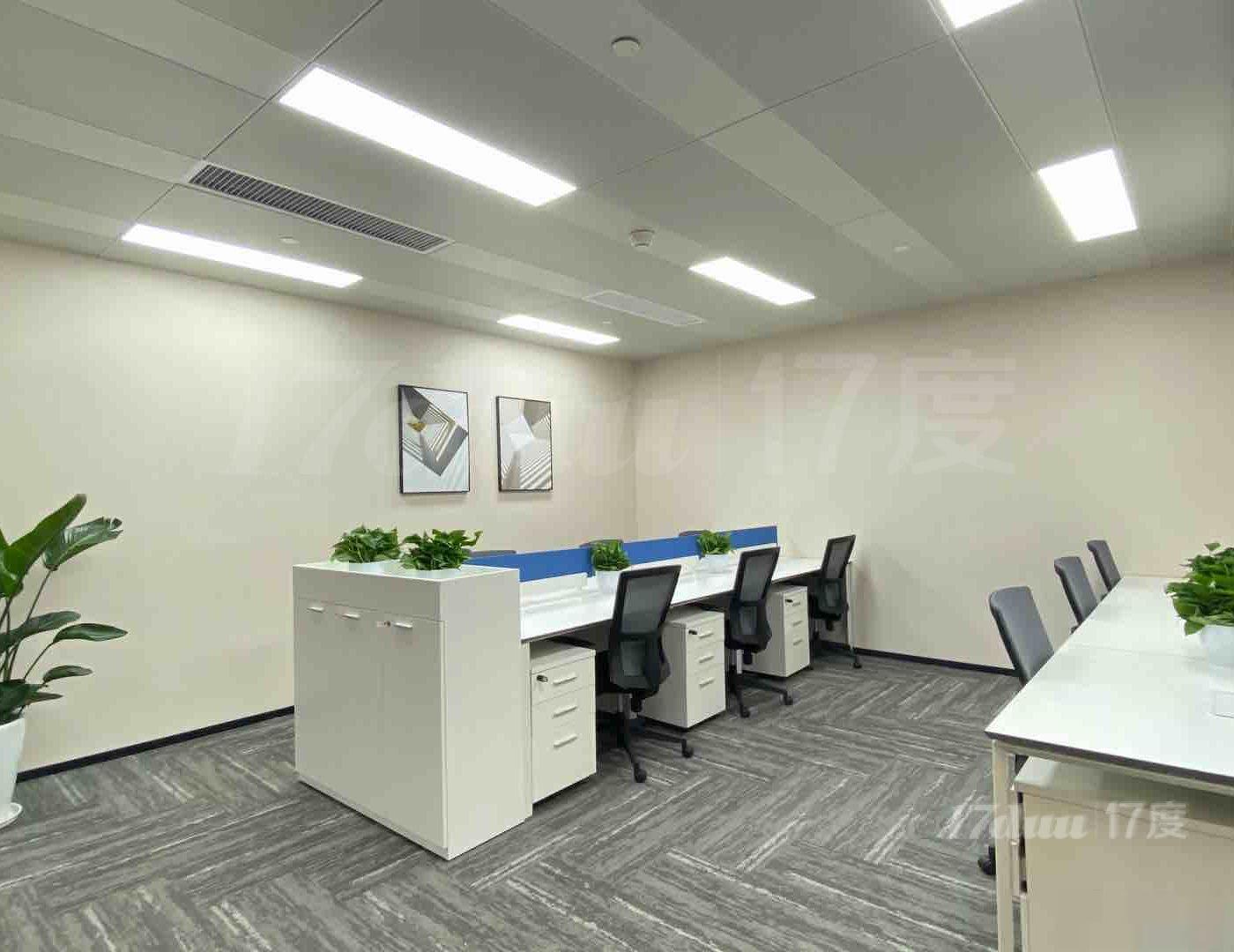 南京西路地铁站，嘉地中心100平精装修带家具，拎包入住