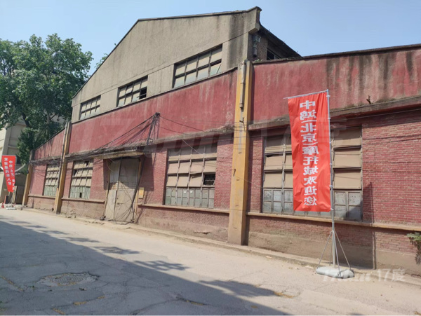 市场招商，大厂房，面积大小均有，层高十米以上