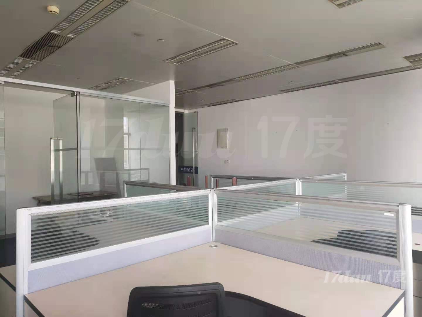 4号线鲁班路，甲级写字楼3.6元！绿地海外滩167平！带家具