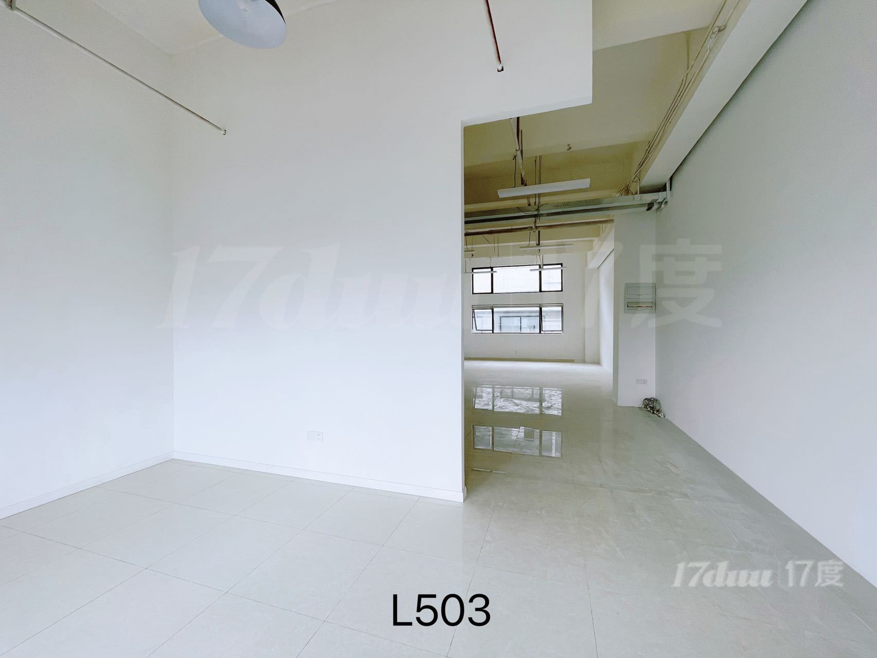 虹口运动loft  4.2层高朝南，带露台采光好