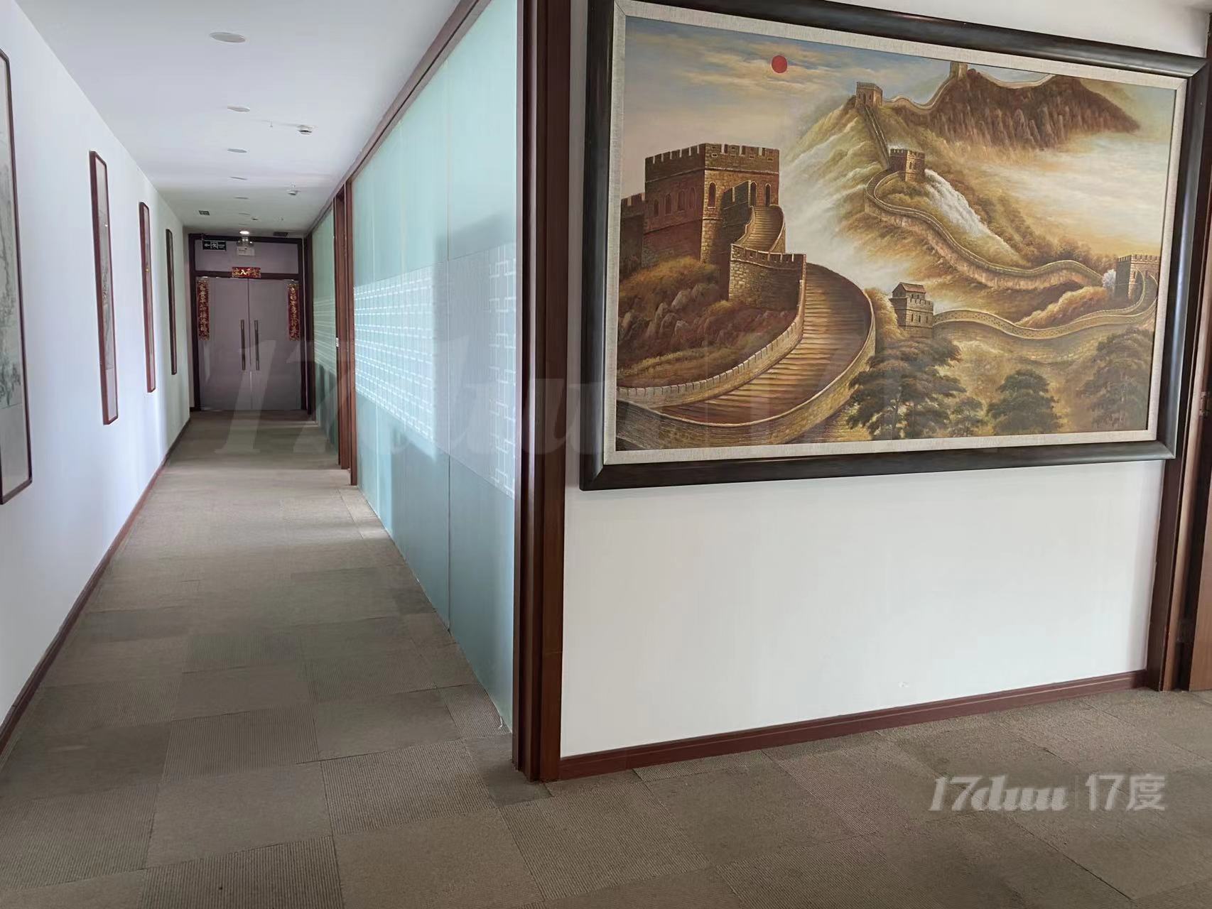 静安寺核心商圈，汉中广场对面，正对电梯，独立上下水