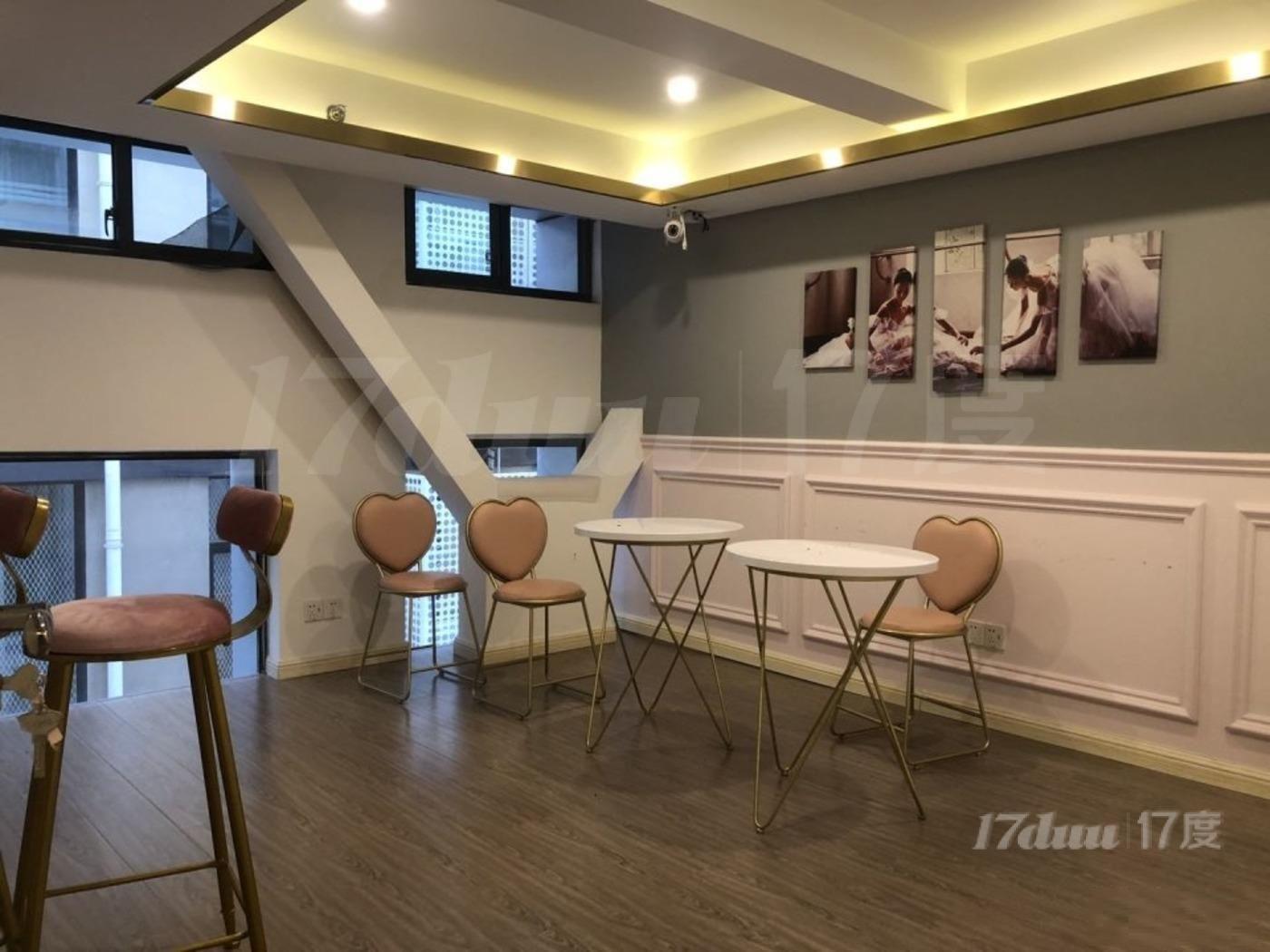 打浦桥板块创意园，一楼复式层高6米有展示面，氛围好，行业不限