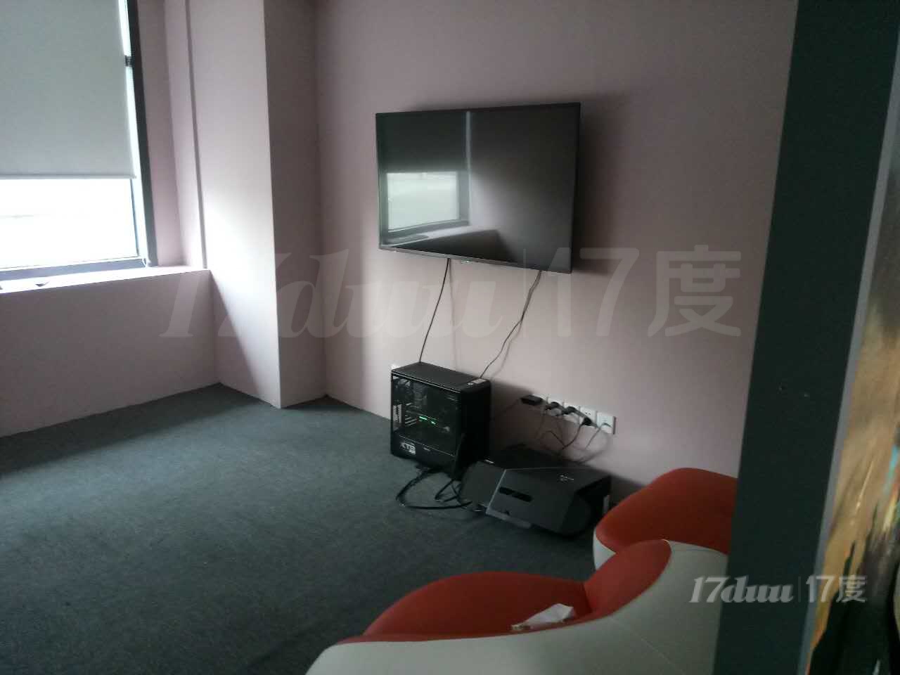 15号线双柏路（?？怂梗┚?0平！带隔断（朝南办公