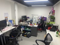 费用全包。24小时空调，6人工位，地铁口交通便利