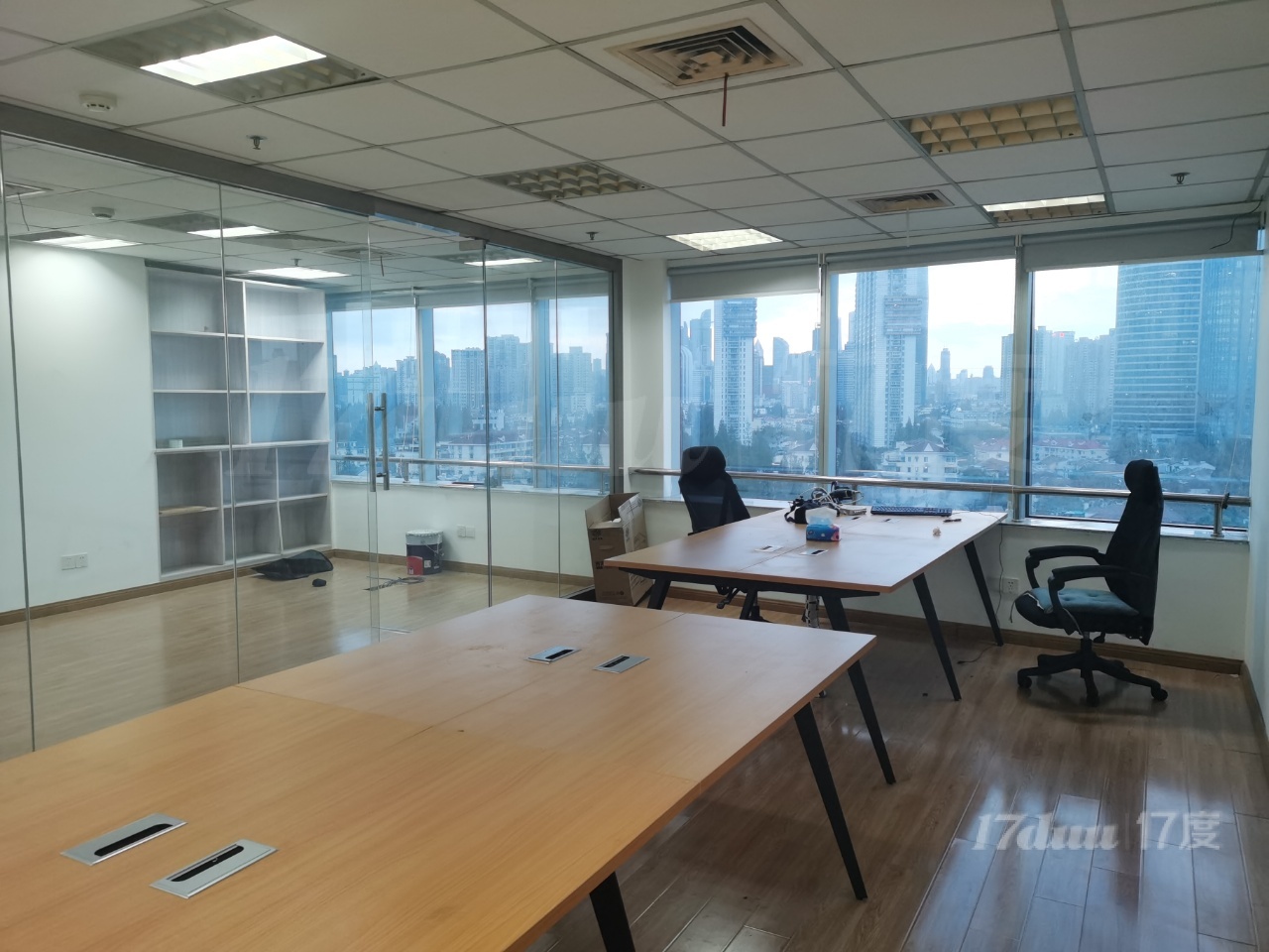 中山公园江苏路精装小办公室出租带隔断落地窗近华宁舜元华敏兆丰