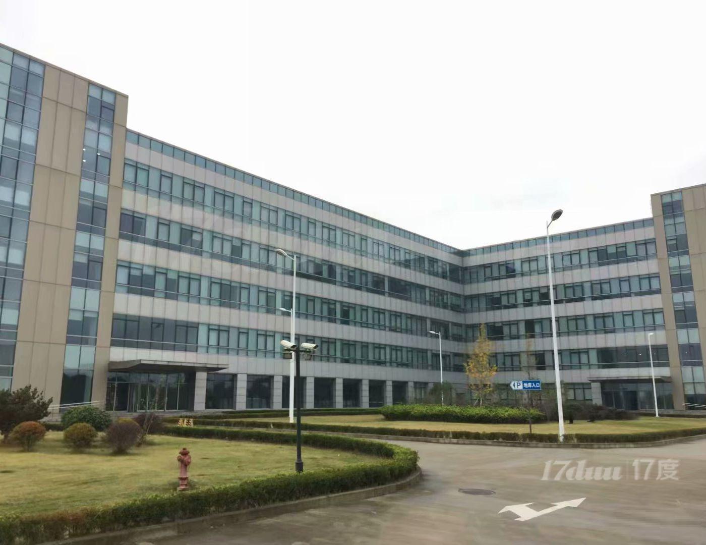 104板块园区十分安静，配套完善，一楼配有卸货区，标准货梯，