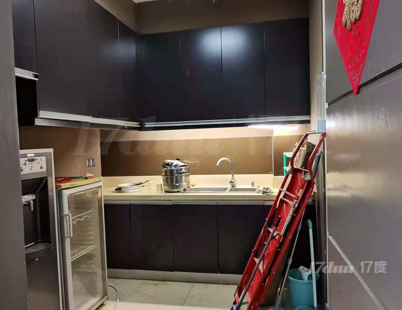 汉中路地铁站 一天下大厦 现代交通商务大厦 精装修带隔断朝南