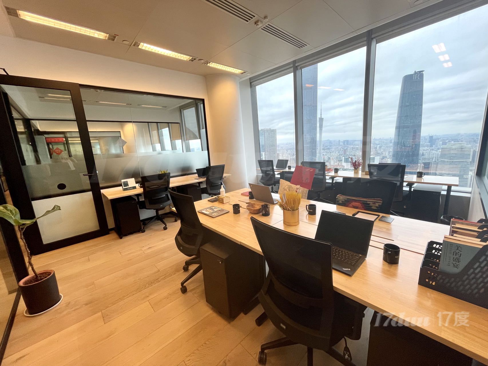 越秀金融大厦 WeWork联合办公 靠窗9人间 拎包办公