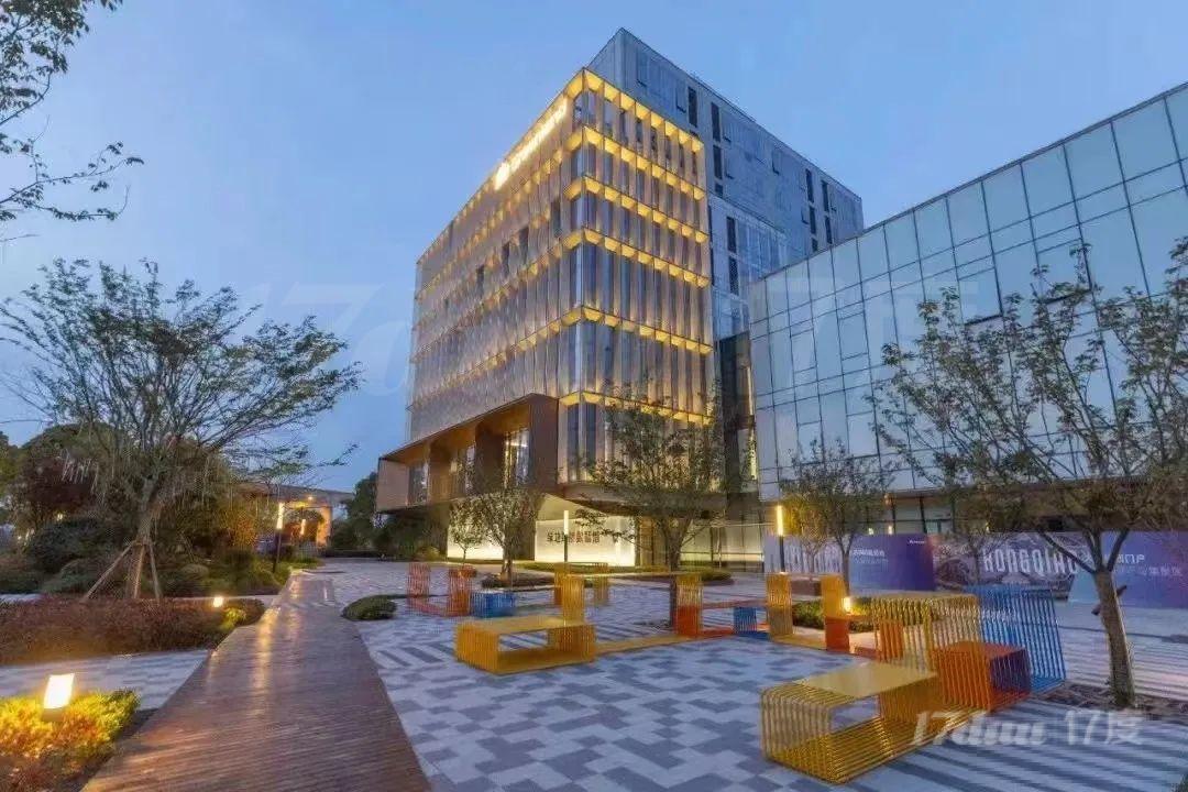 青浦赵巷地铁附近精装修标办，拎包入住，水电，停车费全包