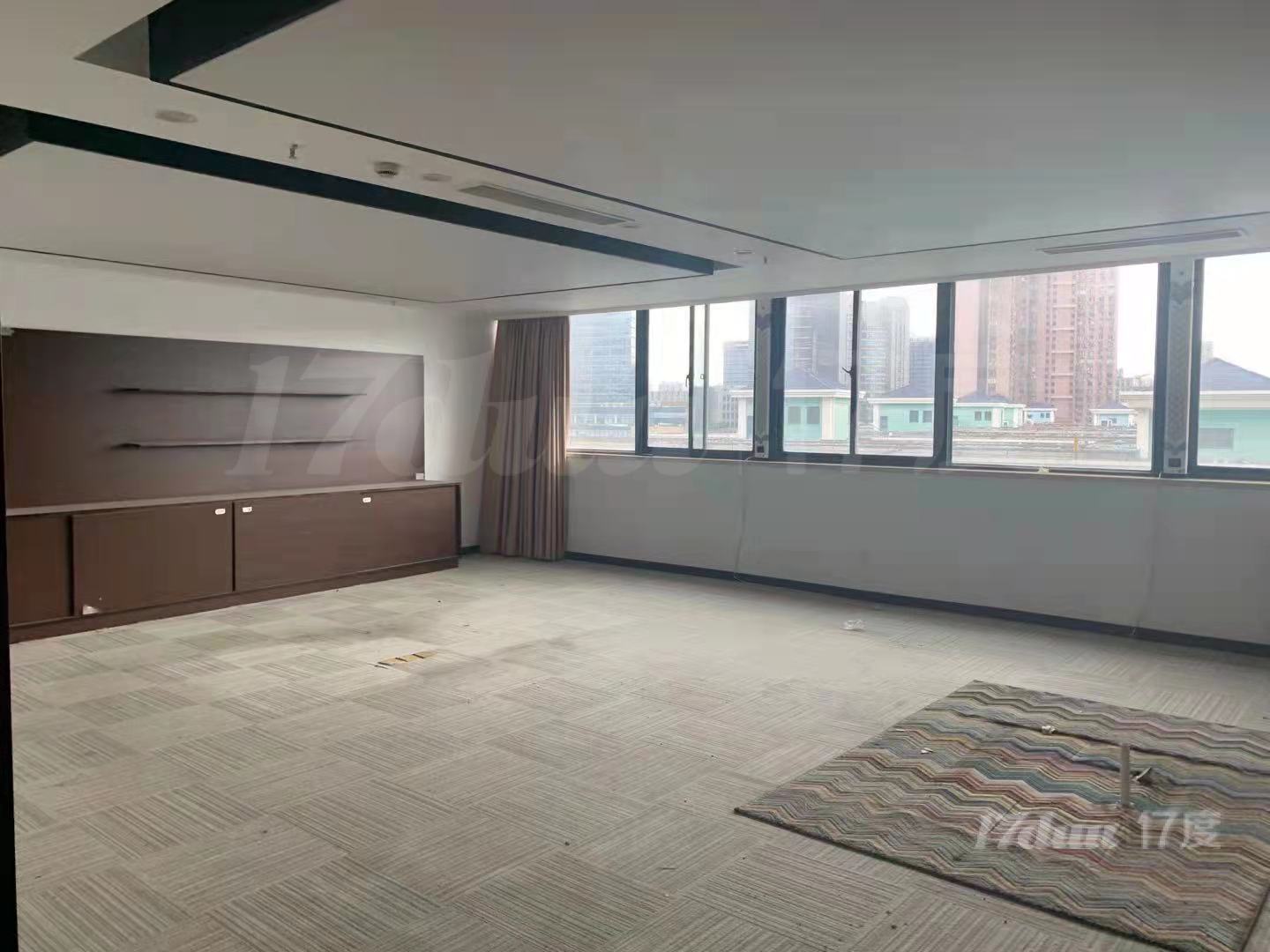 13号线大渡河路600米，300平办公室出租，非独栋创意园区