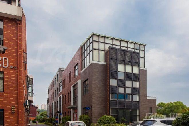 8号线凌兆新村地铁站，比乐园区100平精装修带家具，拎包入住