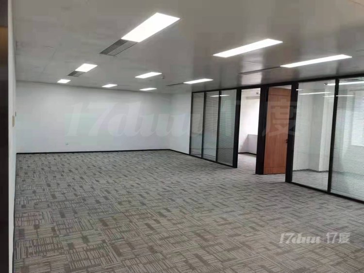 地铁口精装办公室招租，多面积多隔间供您任选