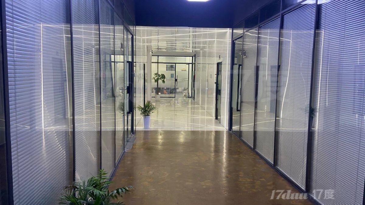 康桥11号线地铁口精装小办公室招租，交通便利地铁口
