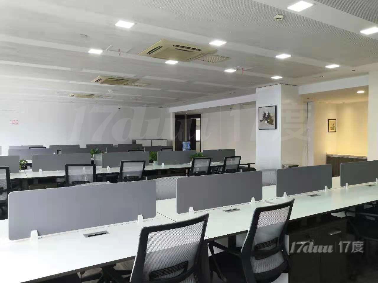比邻北外滩银历大厦，592㎡精装带家具，拎包办公，租金实惠！