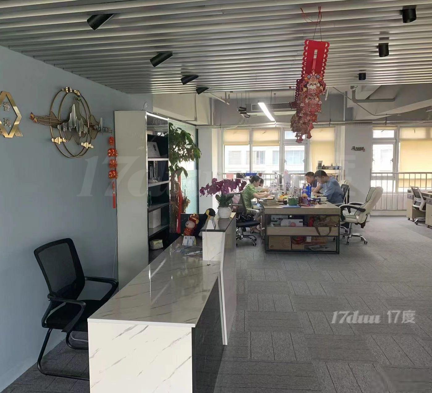 长宁虹桥板块，淞虹路站，特价2.5元，精装全配，拎包办公！！
