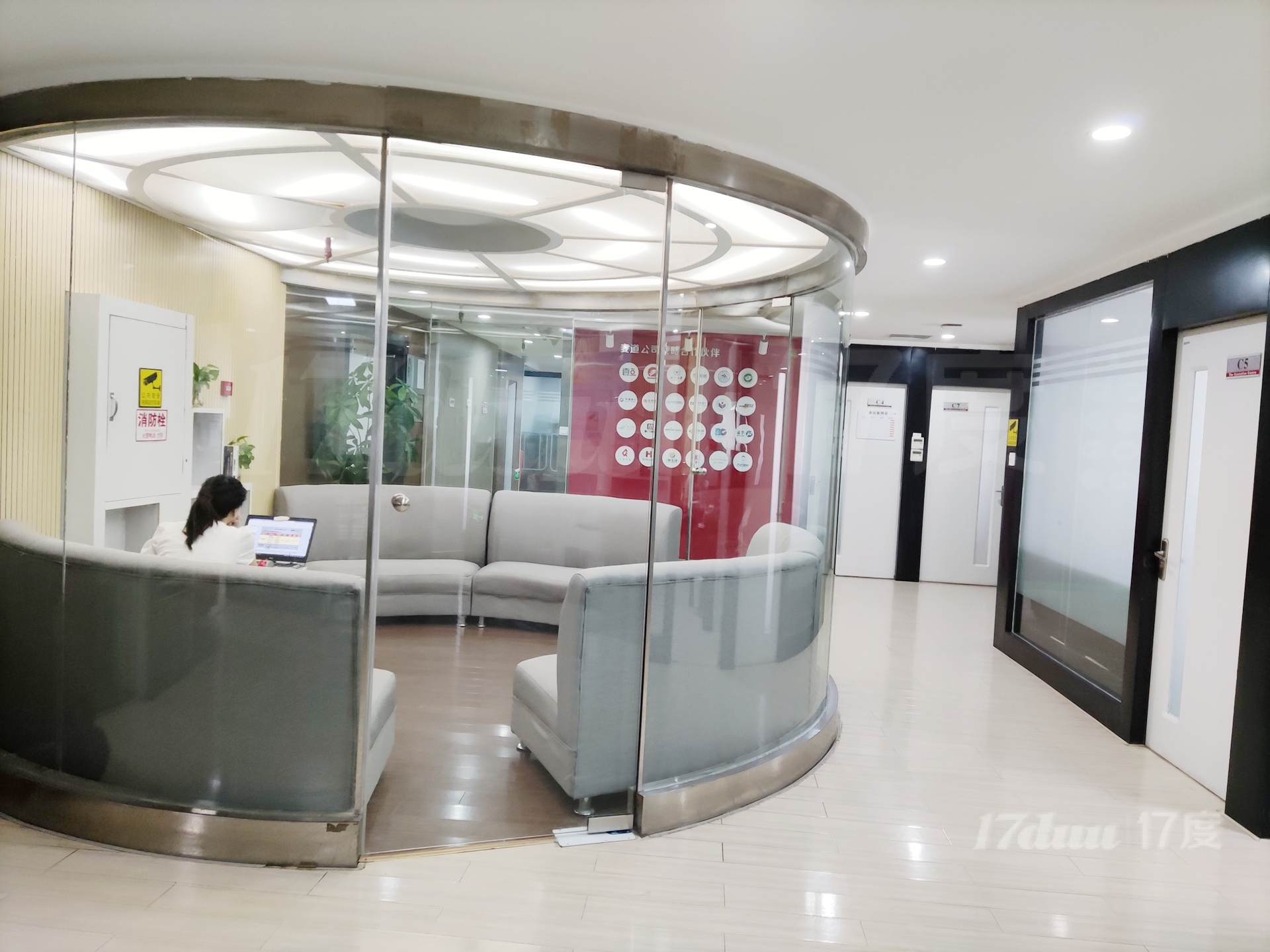 精装4到6人共享办公室出租 联合办公 配套齐全 拎包入住