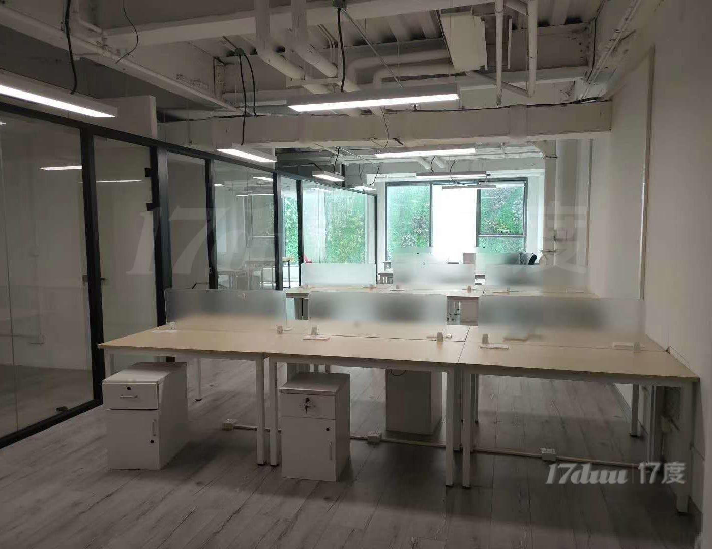 南京西路地铁站，金鹰国际广场，现房，接受营业性质客户