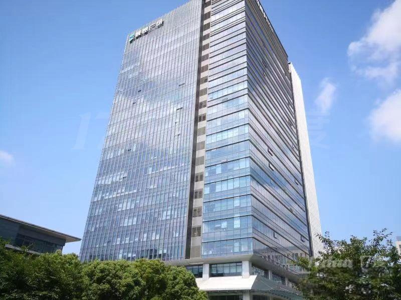 紧靠展想广场，高品质写字楼，园区环境优雅，交通便利，配套完善