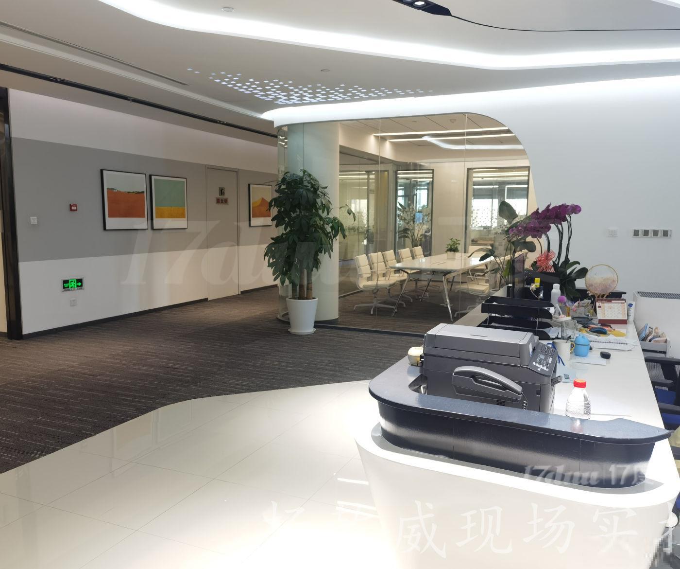 地铁口精装整层，空调自控可加班，近建发国际光大安市白金湾广场