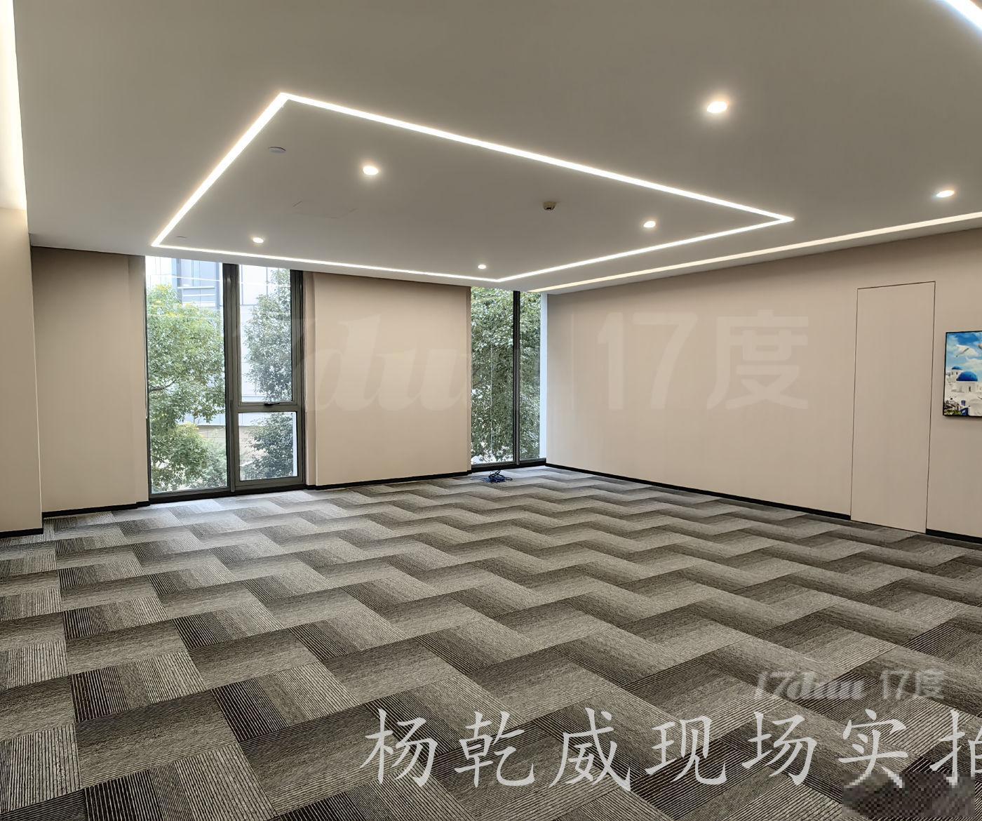 高区整层，精装可分割，落地窗正对电梯，近中信广场星荟中心宝矿