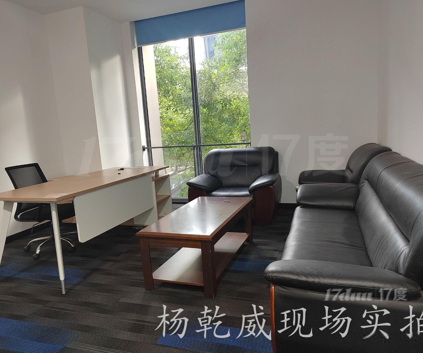 18号线地铁口，高区整层，户型方正，近万硕光大安石山金保利