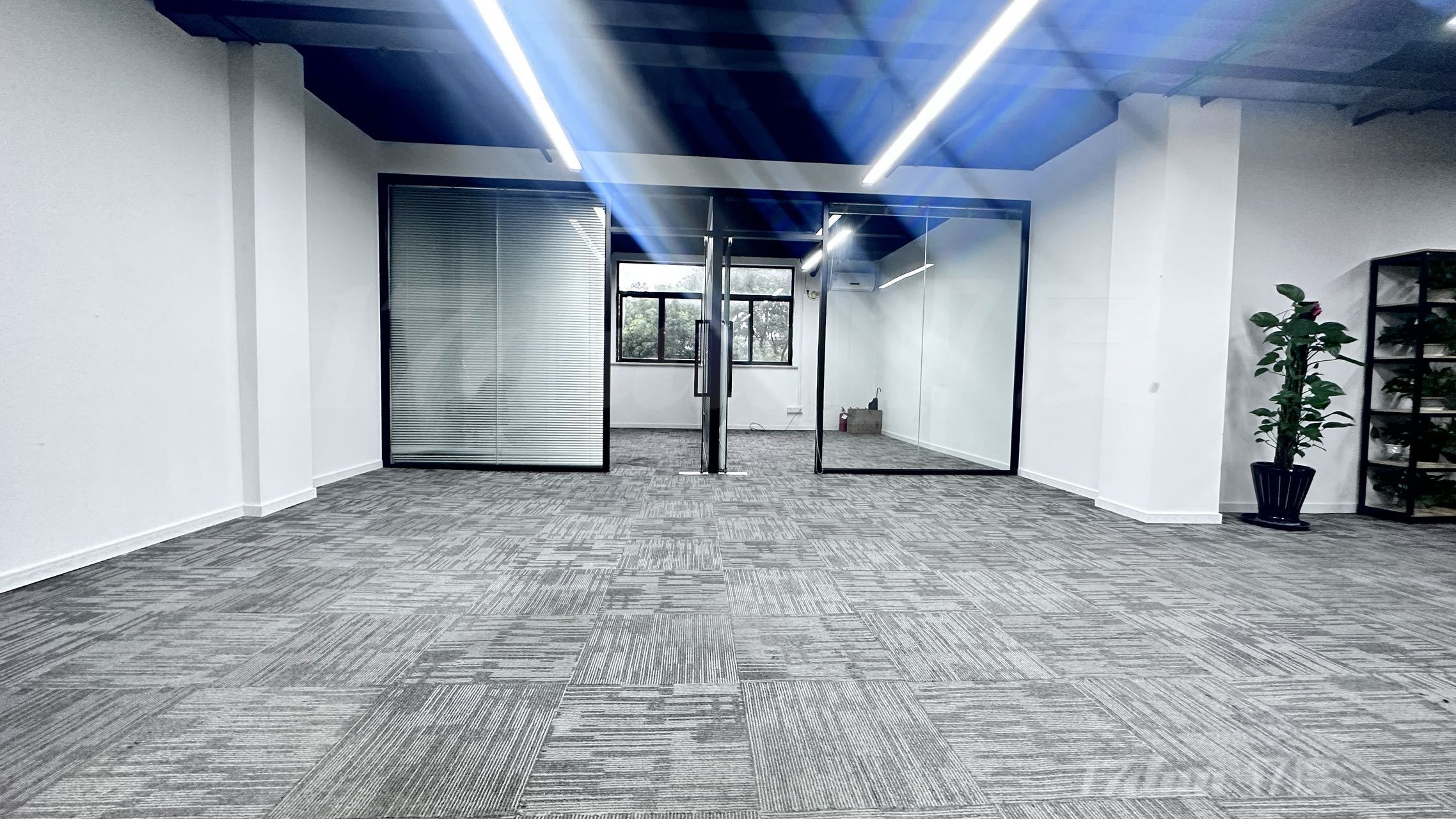 普陀区精装带家具创意园独栋出租 ，免租期长采光好，朝南