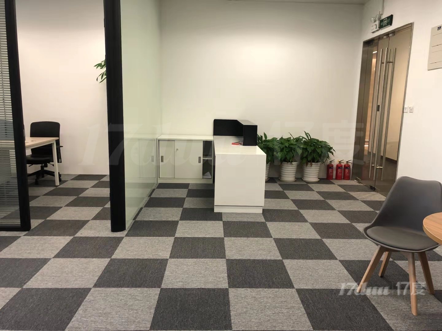 中庚环球创意中心精装修96平 近莲花路地铁站