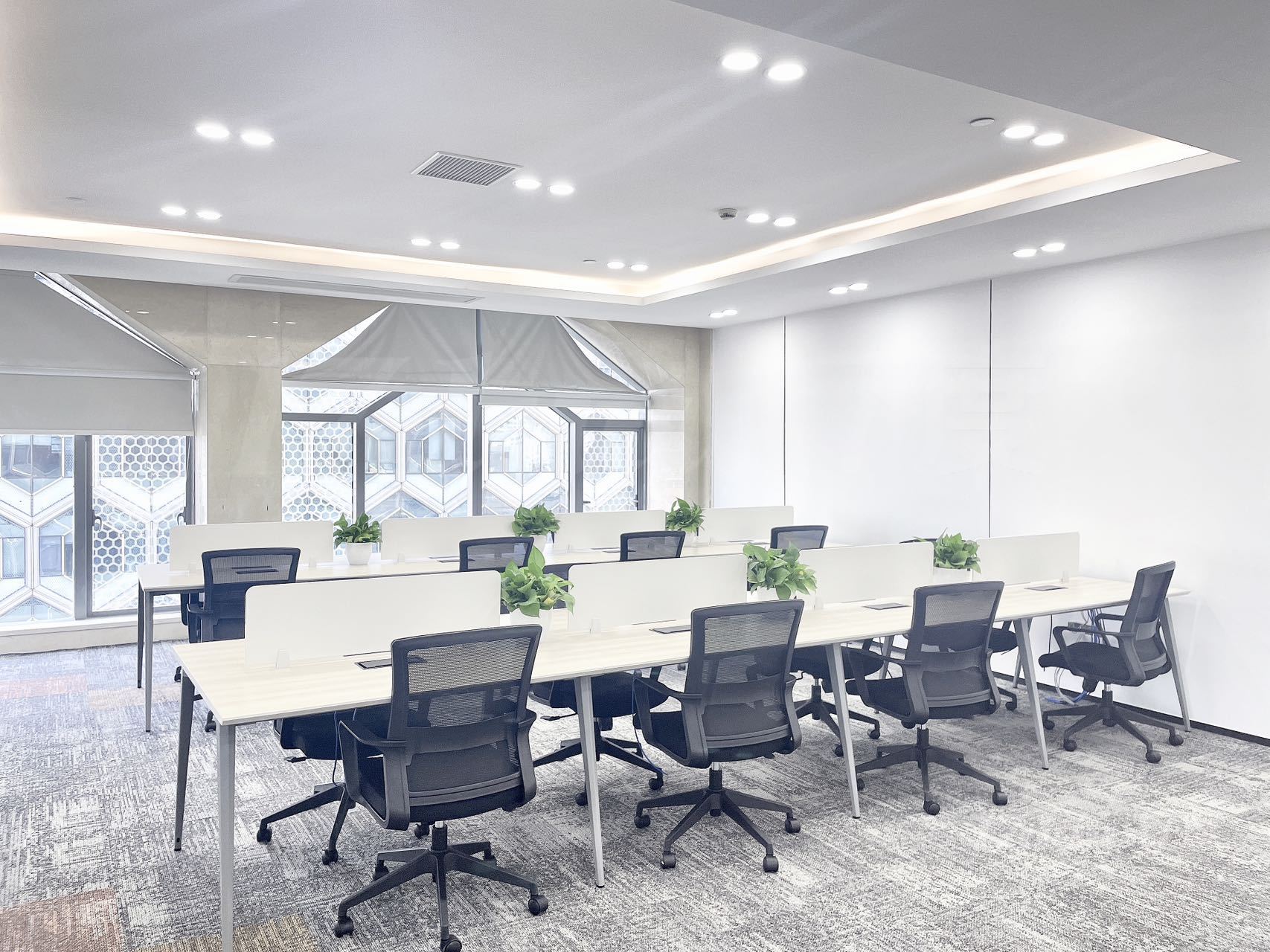 3号线地铁口新楼盘，199平精装带家具出租，仅需2.7元！