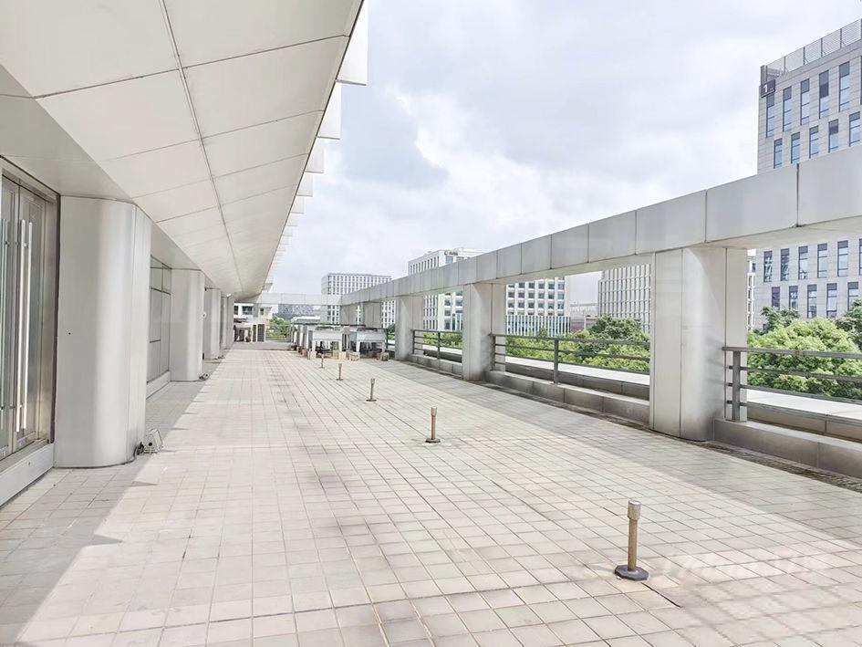 张江展想广场 地铁口甲写 平层130起 独栋1800平出租