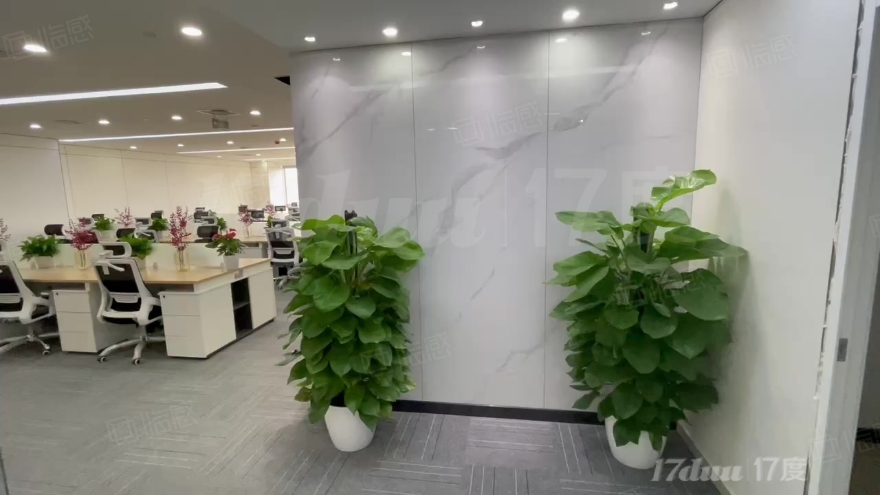 特价出租 豪华装修 交通便利 正对电梯