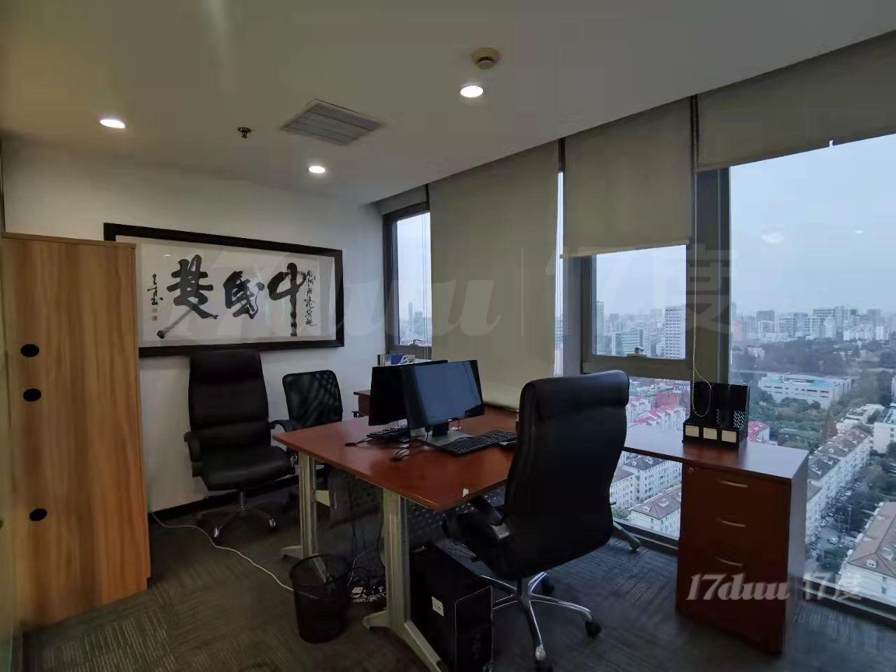 五角场商圈，高区正对电梯，全玻璃幕墙，精装修，近合生汇