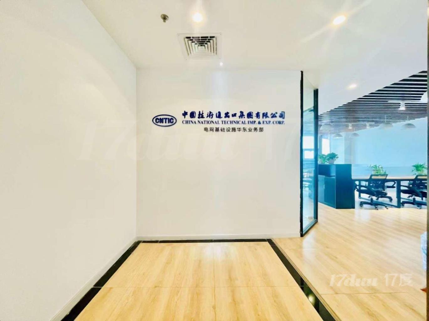 大业主特价急租 宝山万达109平~拎包入住 家具全配