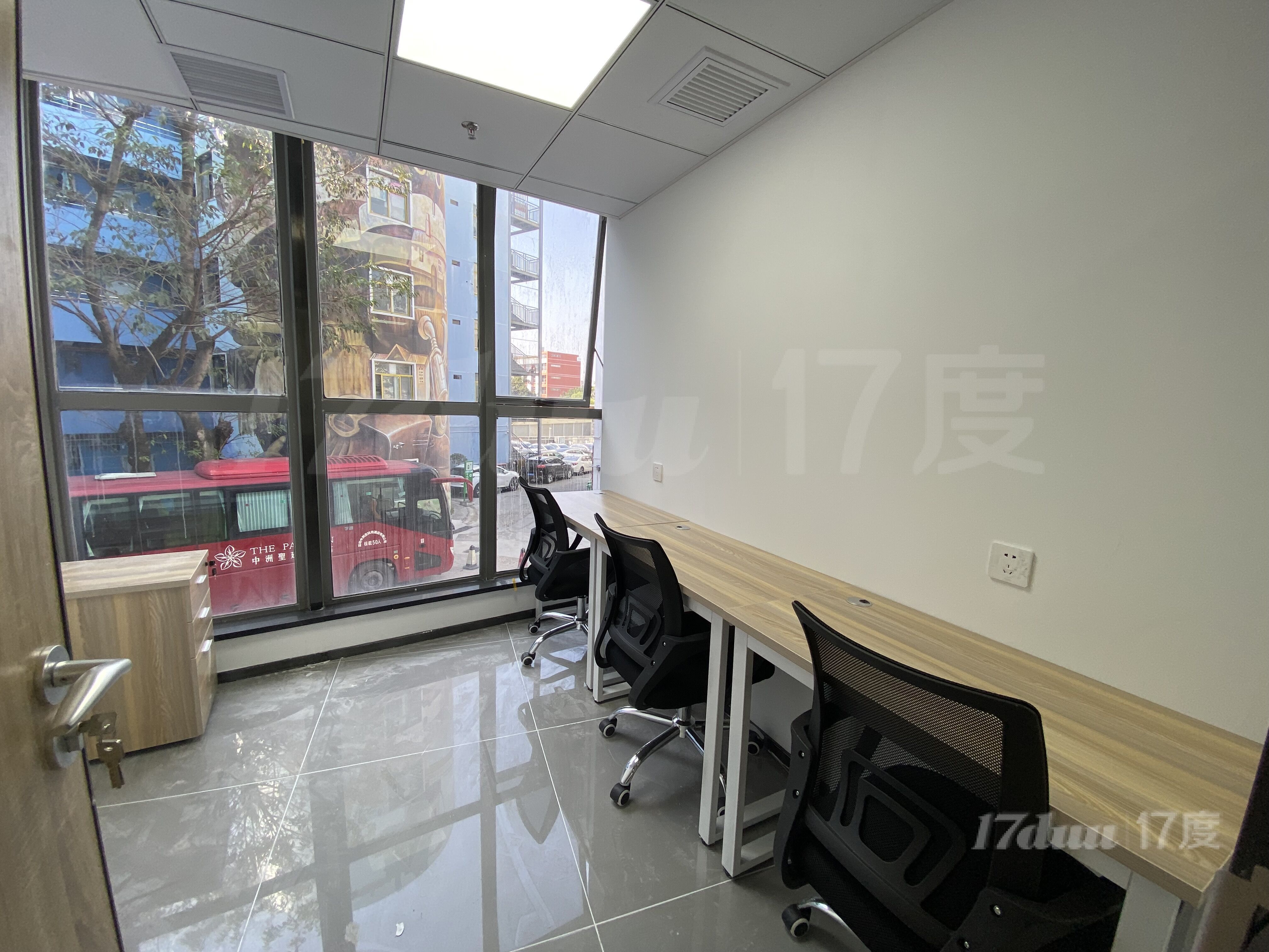 深大附近写字楼办公室出租，赠送租赁红本可申请创业补贴 