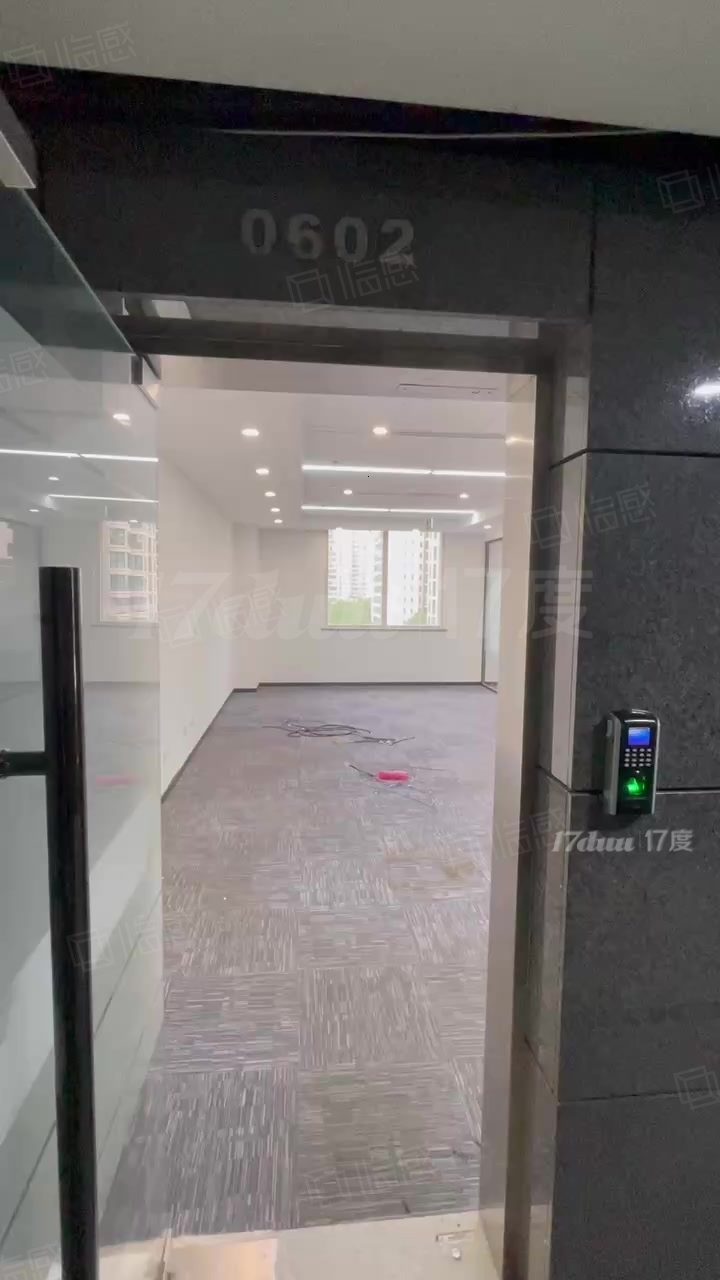 金泰国益 甲方自持100平米 精装修小办公室