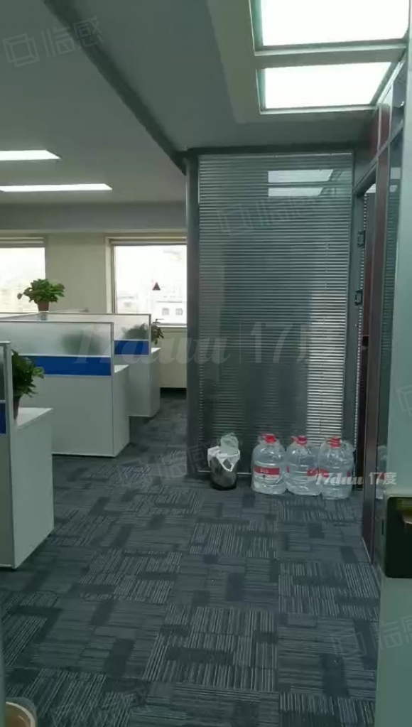 北四环中关村 海淀新技术大厦 精装80平办公室5块地址不受限