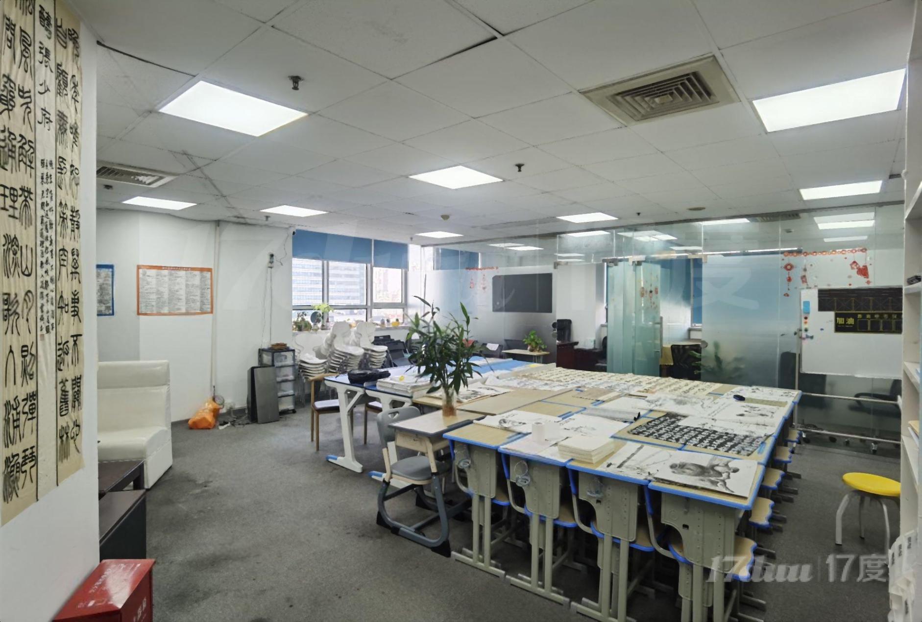 曹家渡商圈 精装修带家具正对电梯口4间隔断房型方正拎包入住