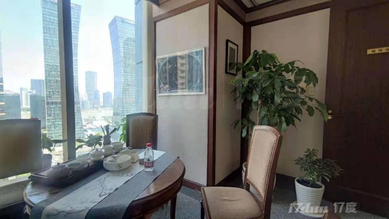 华尔街银行装修/适合接待/就这办公室找我好使|新上海国际大厦