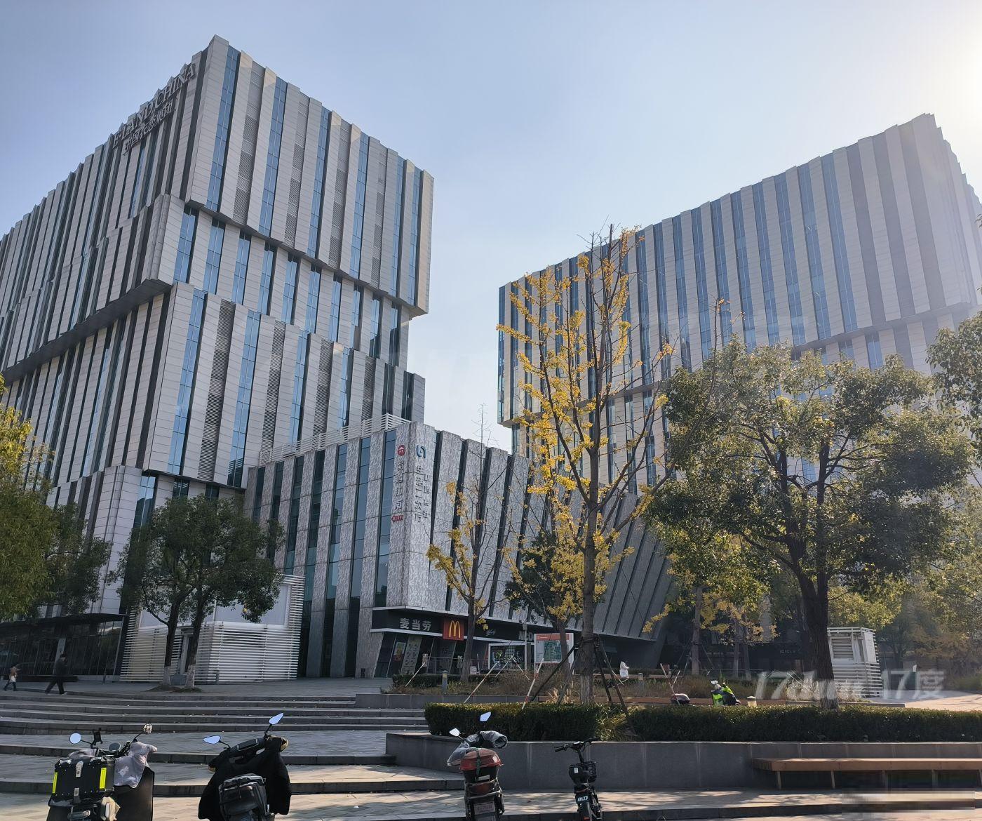 漕河泾科技绿洲，精装修带办公家具，地铁上盖，名企入驻