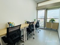 杭州市中心，湖滨商圈精装3人创业办公室，可变更解异常，配桌椅