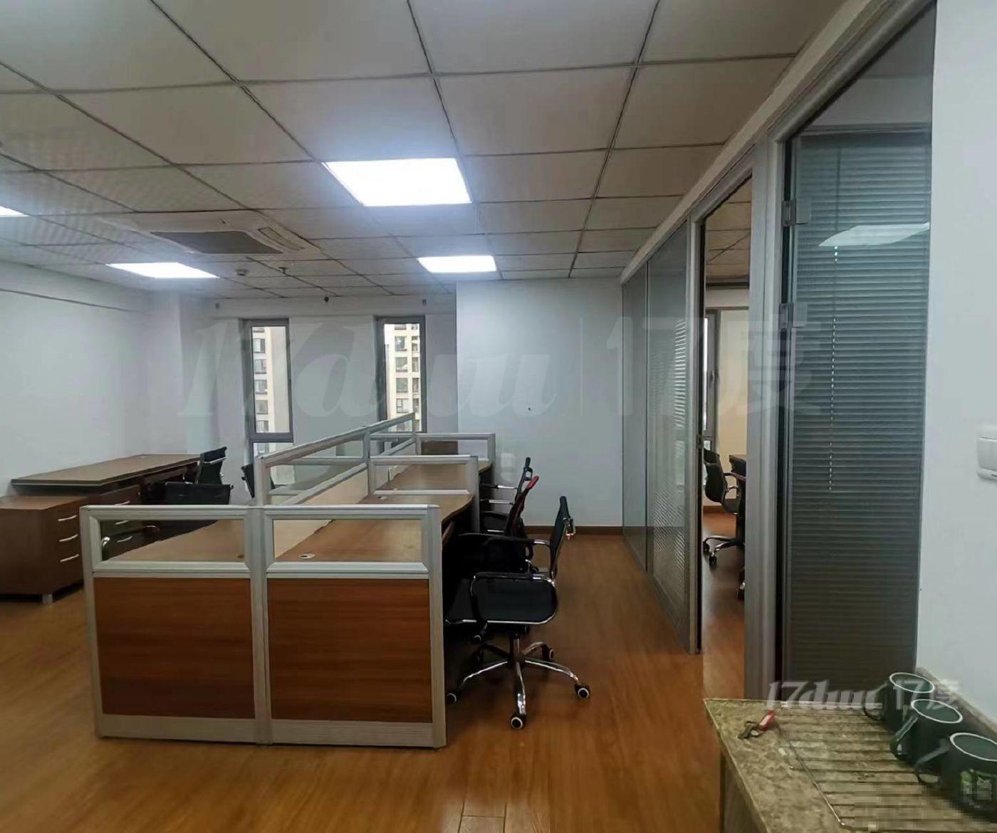 万达广场 三迪中心 独立经理间会议室 免租期长带家具