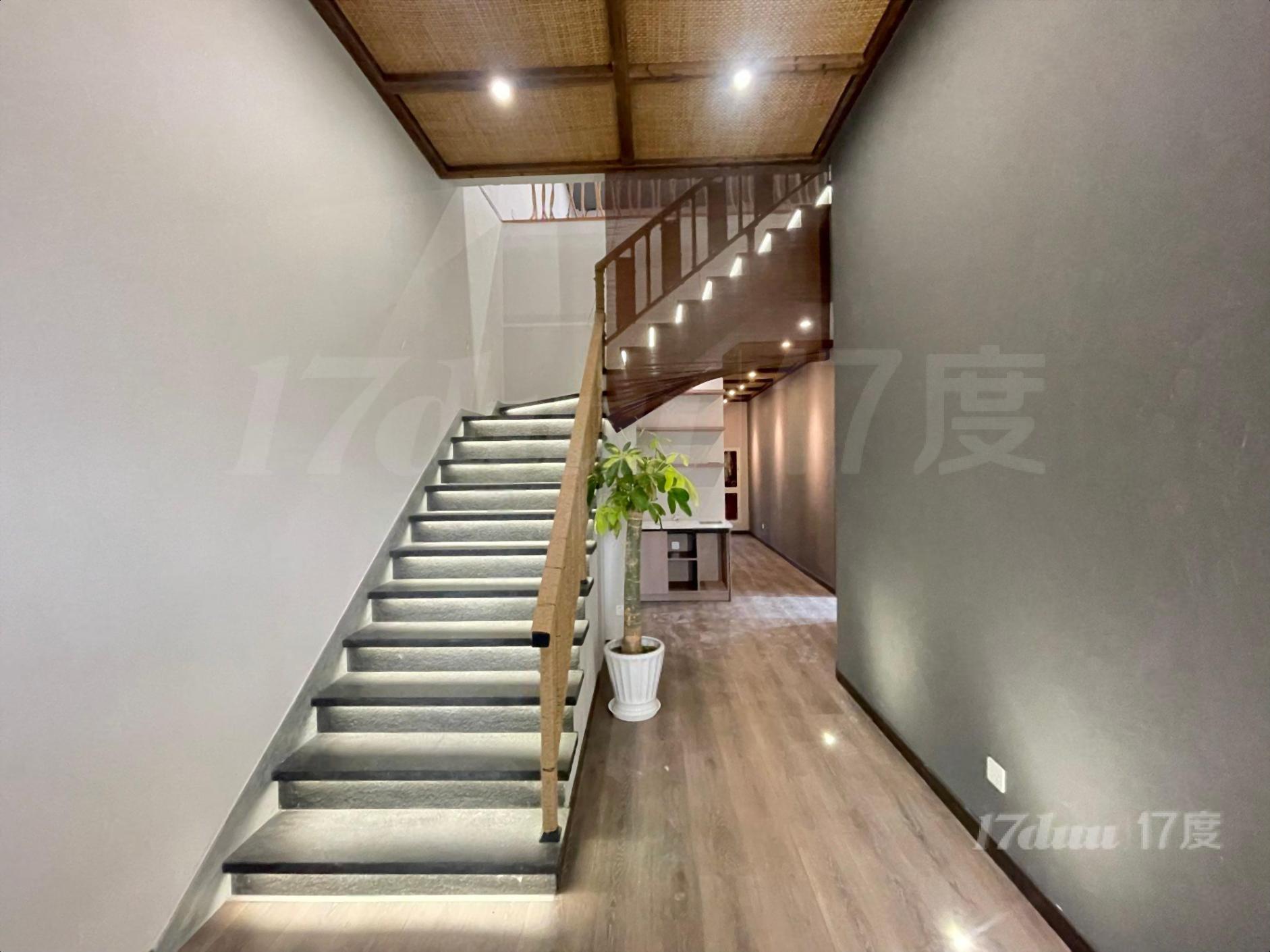豪装小别野I送前后花园I送大露台I独卫上下水I大宁音乐广场旁