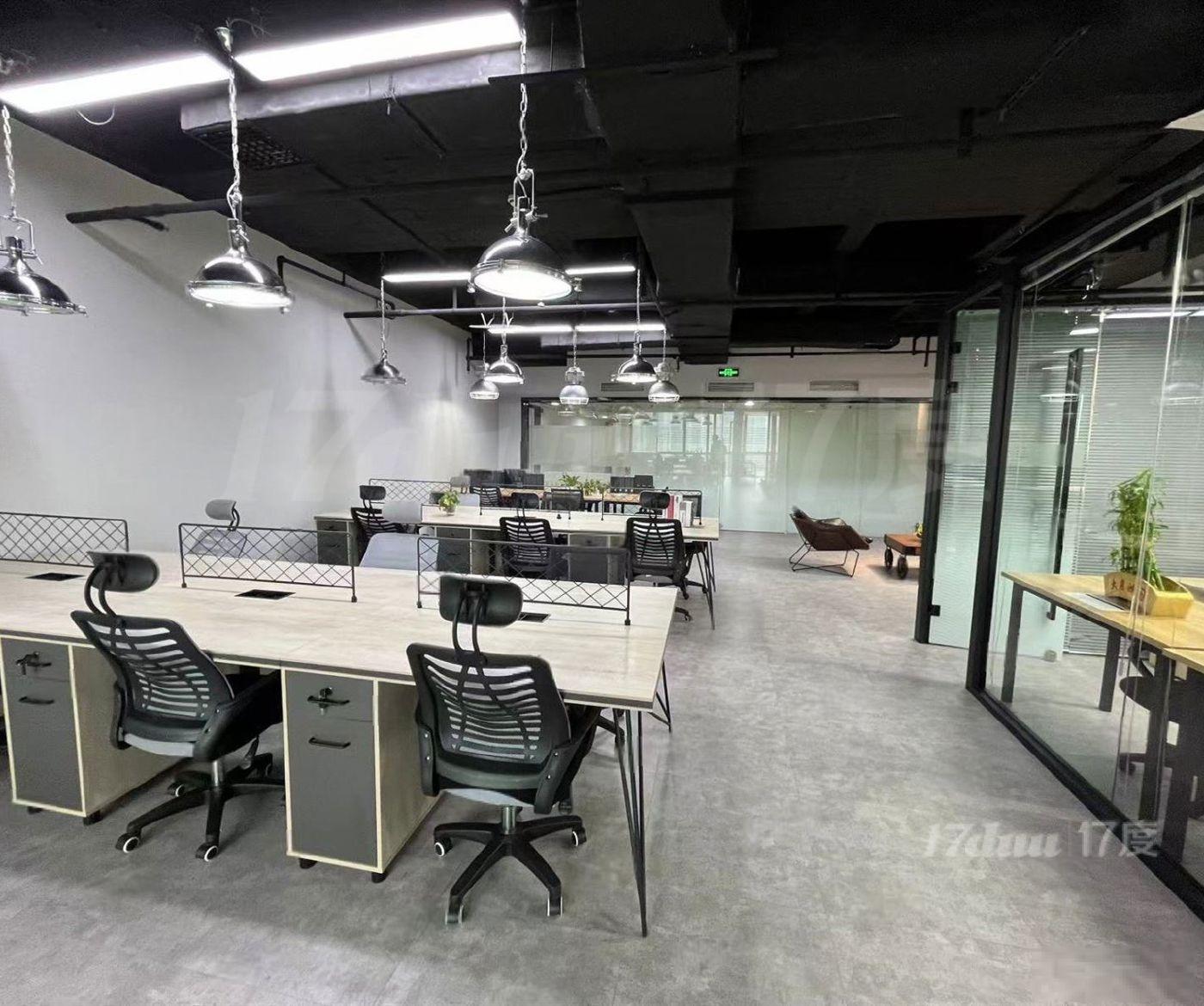 实拍照片独立空调精装带家具接受营业现房出租有钥匙！