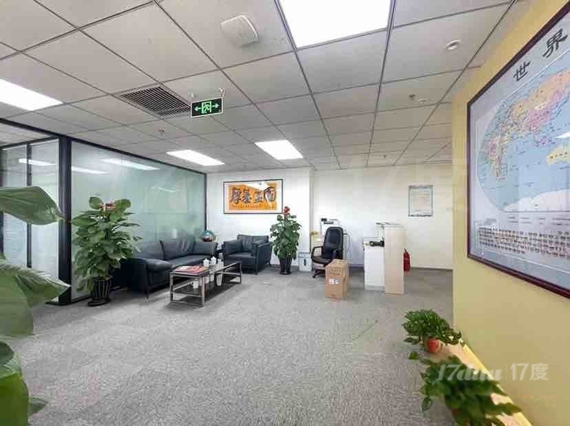 西长安街少见面积 精装小户型 拎包入住 户型方正带阳台 急