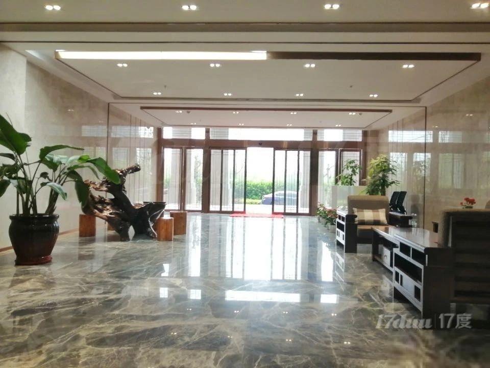 政策扶持力度大，纳税款达到要求可退0.4元/平/天